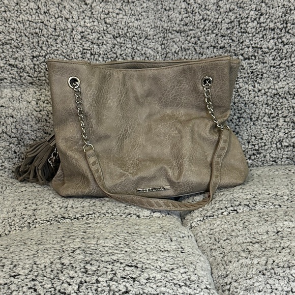 Steve Madden Handbags - Steve Madden Taupe faux Leather Chain-Handle Shoulder Bag